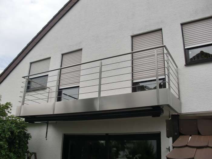 Edelstahl-Balkongeländer mit Verkleidung