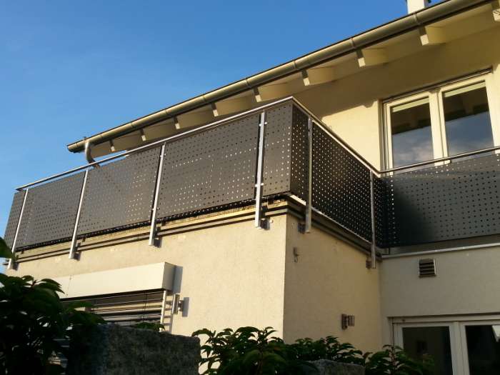 Edelstahlgeländer geschliffen mit Alufüllung gepulvert