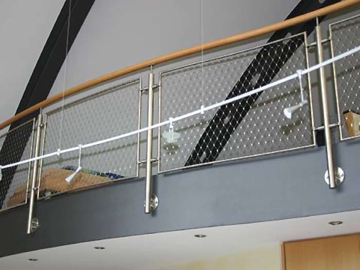 Geländer mit Netzfüllung