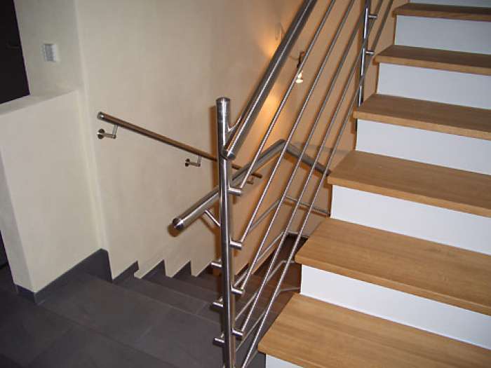 Edelstahlgeländer, Handlauf abgesetzt