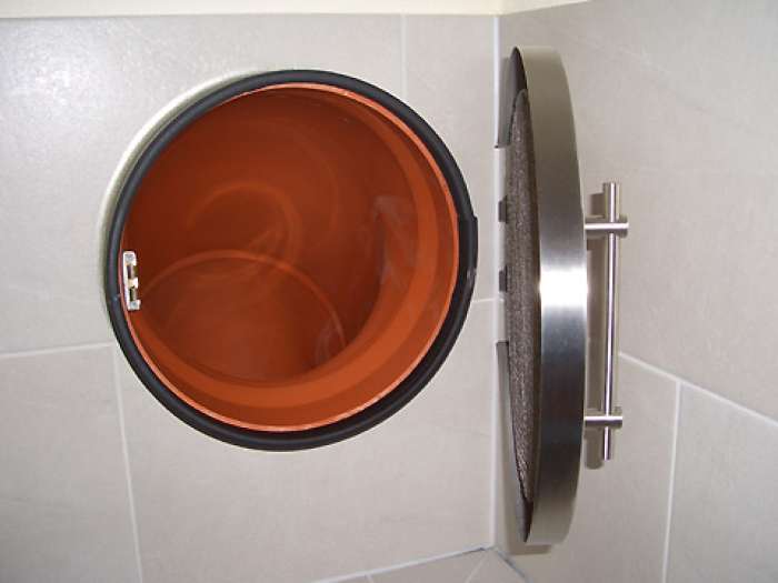 Wäscheabwurfklappe mit Dichtung