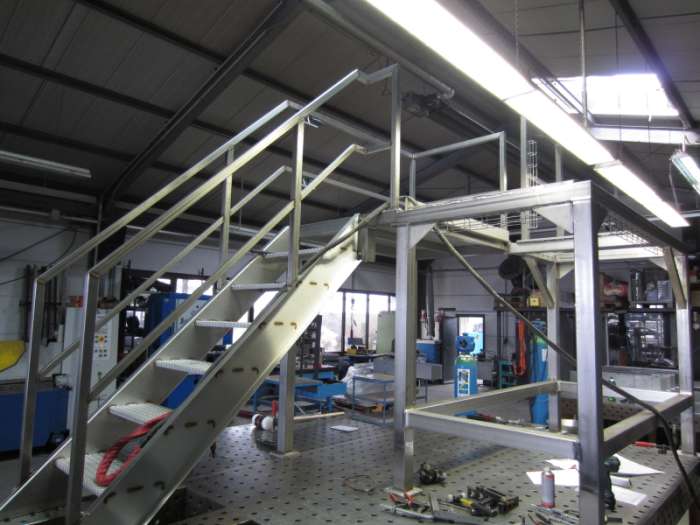 Edelstahlbühne für Mischer