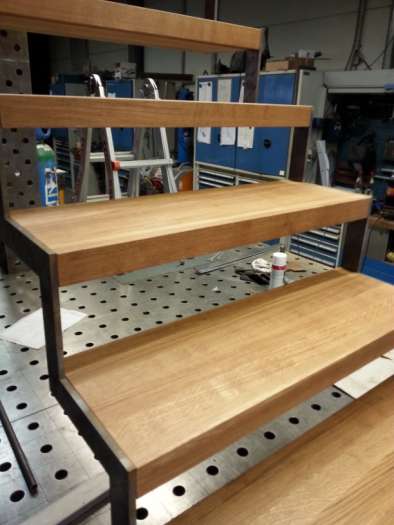 Treppe mit Holzstufen ohne Schrauben