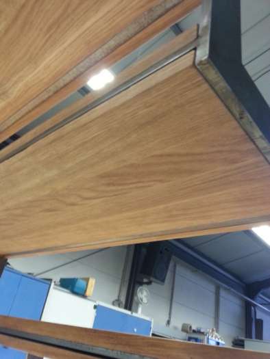 Treppe mit Holzstufen ohne Schrauben