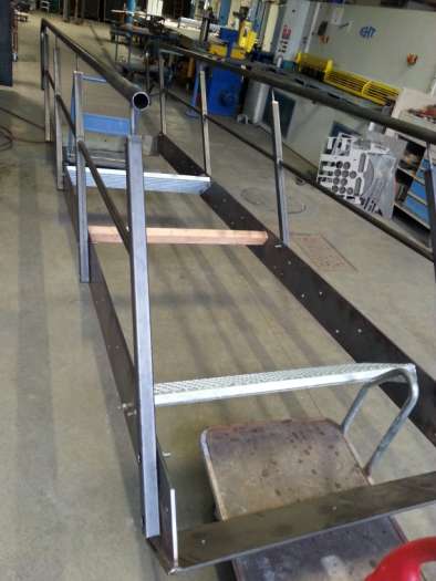 Stahltreppe mit Geländer