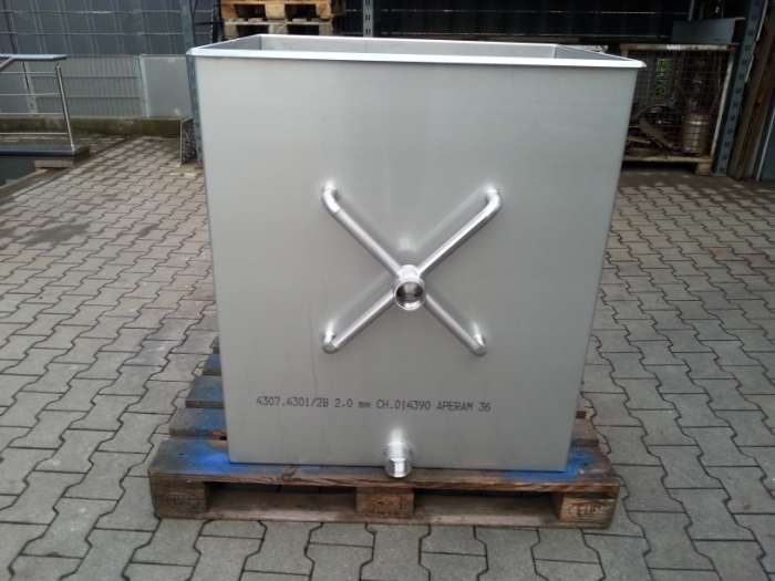 Edelstahlbehälter mit Bedüsung